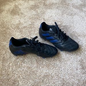 Youth soccer cleats